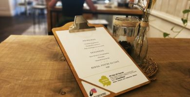 carta madera con pinza