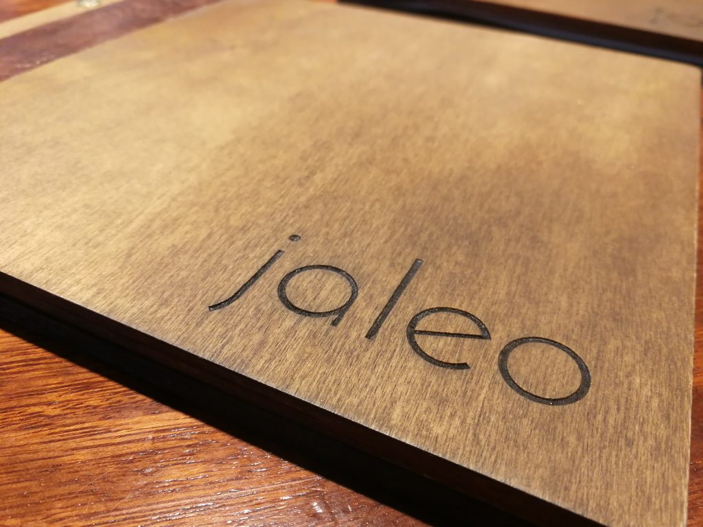 Detalle de logotipo Jaleo grabado con láser